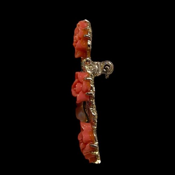 Vintage 950's Lucite Roses w/Faux Pearl‎ & Enamel Leaves Pin/Brooch! - Picture 7 of 7